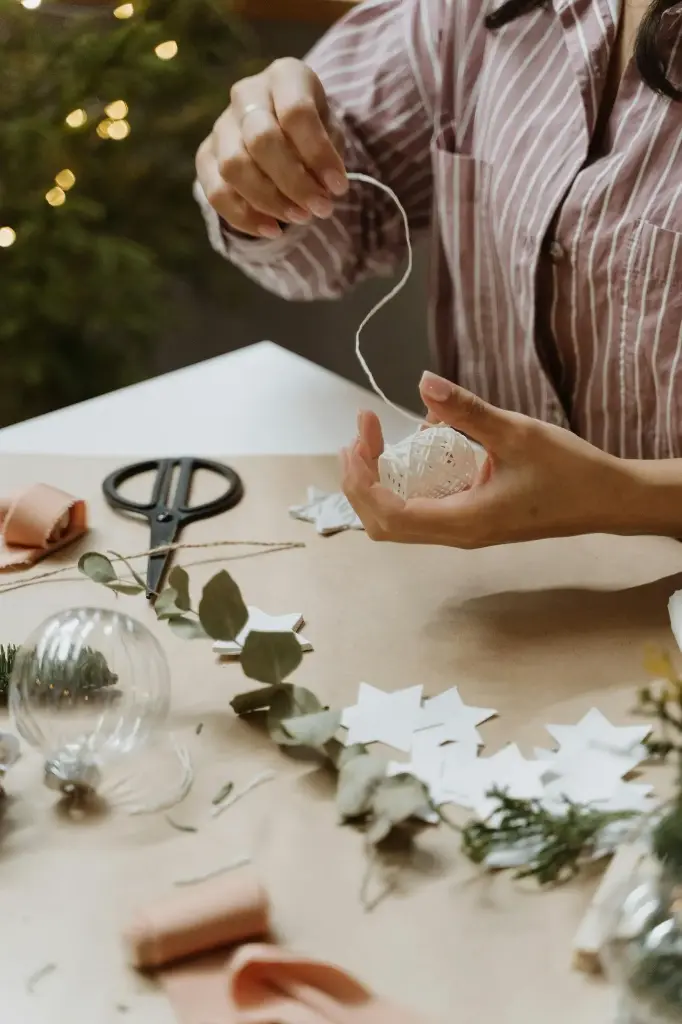 December 23 | $10 Tuesday [Holiday Garland]